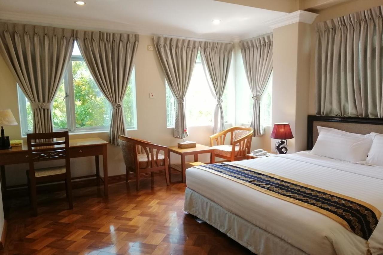 Grand Laurel Hotel Янгон Екстер'єр фото