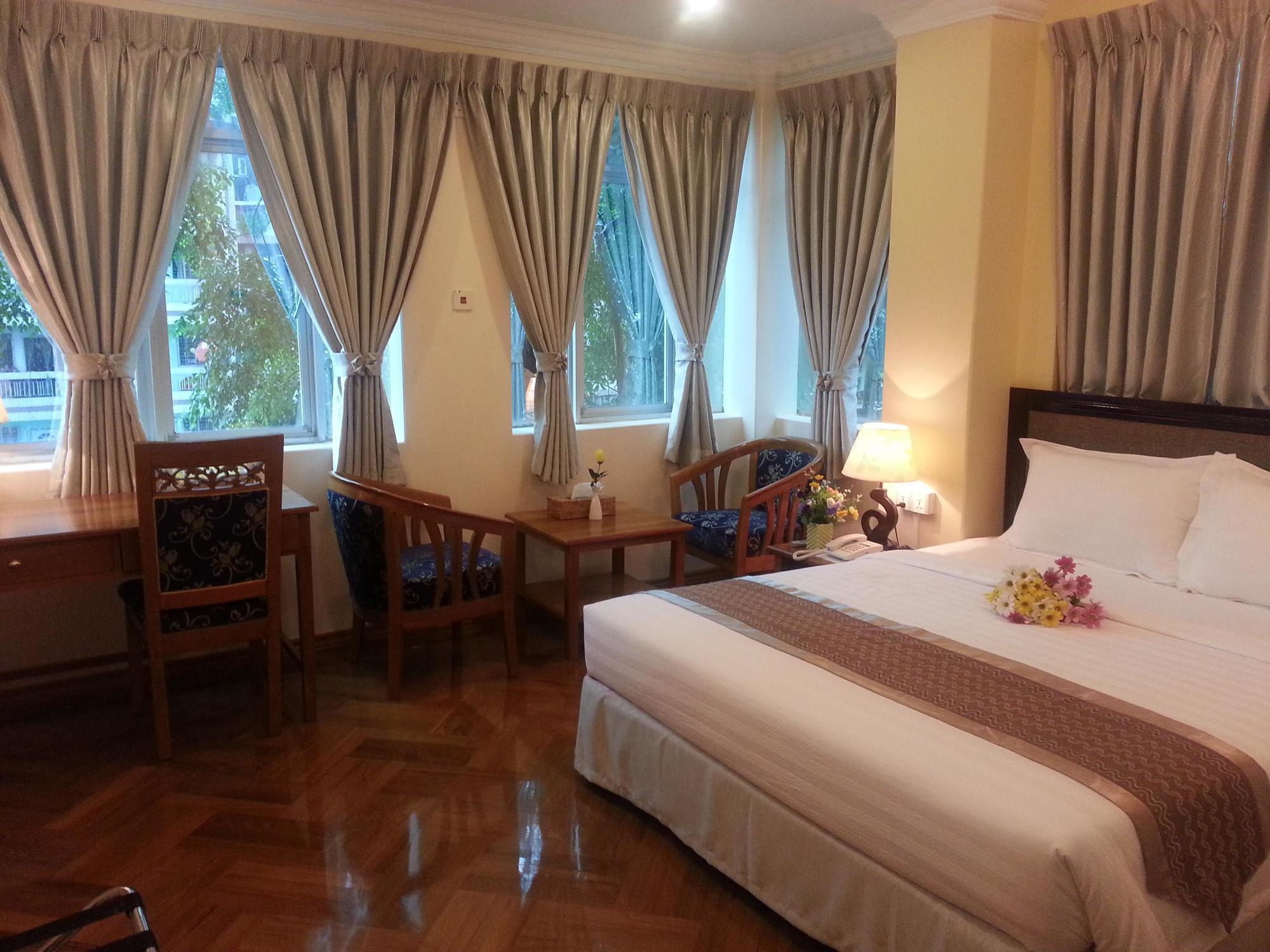 Grand Laurel Hotel Янгон Екстер'єр фото