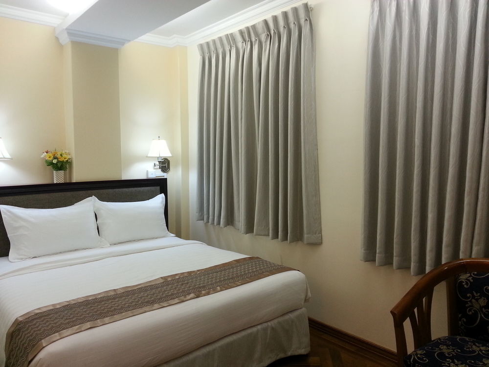 Grand Laurel Hotel Янгон Екстер'єр фото
