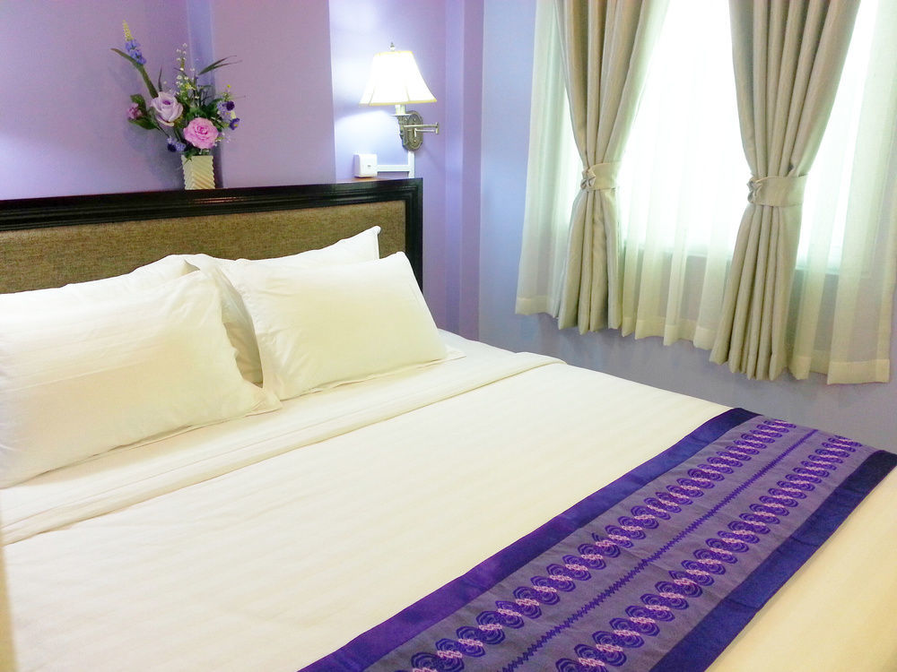 Grand Laurel Hotel Янгон Екстер'єр фото