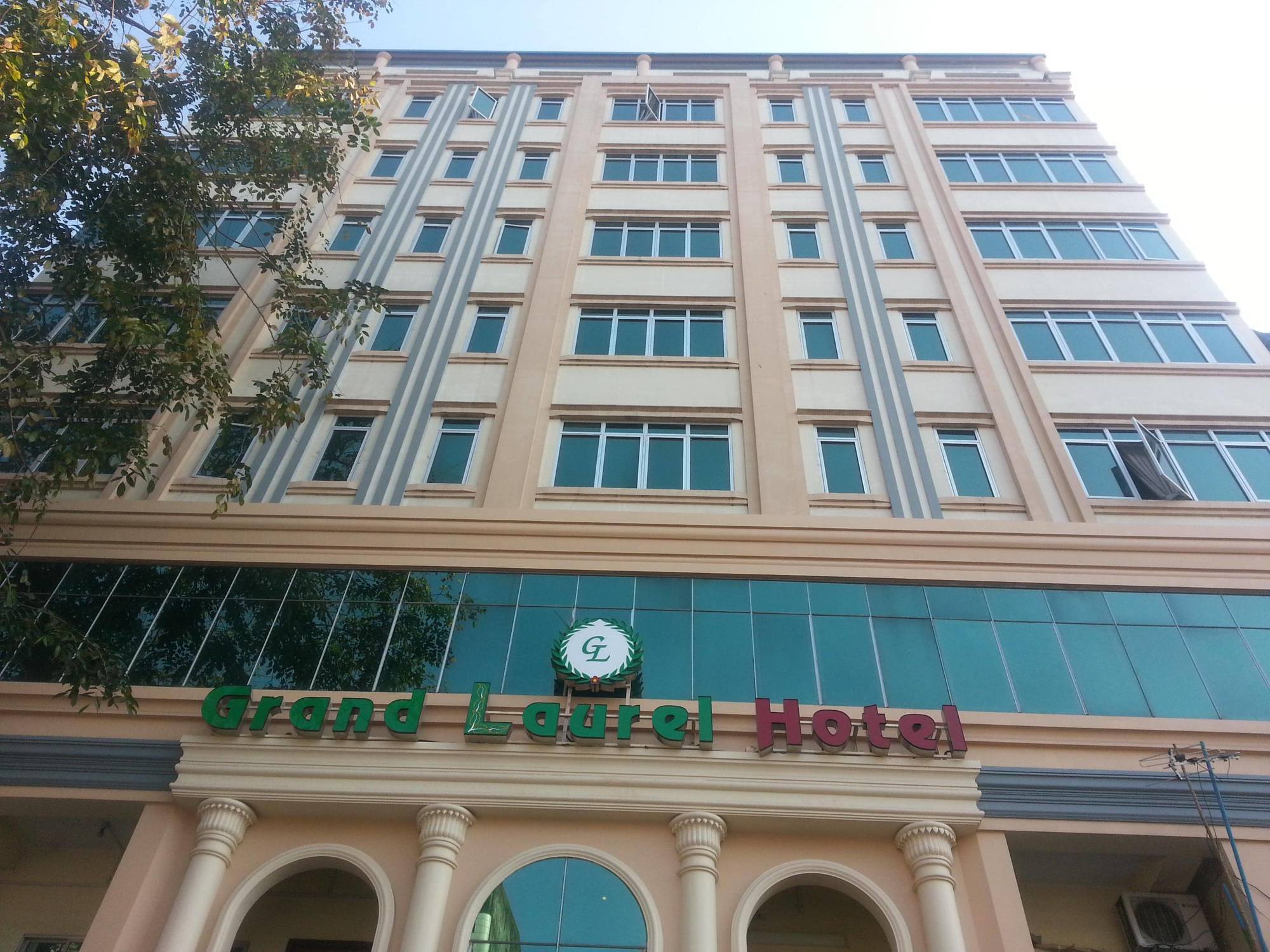 Grand Laurel Hotel Янгон Екстер'єр фото