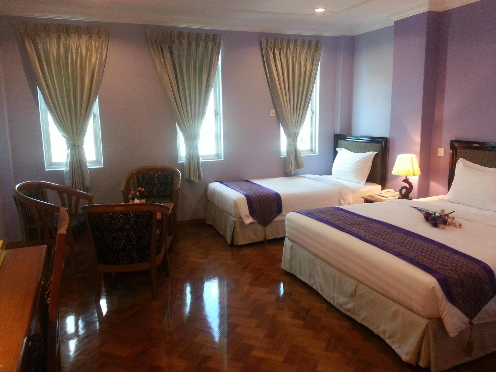 Grand Laurel Hotel Янгон Екстер'єр фото