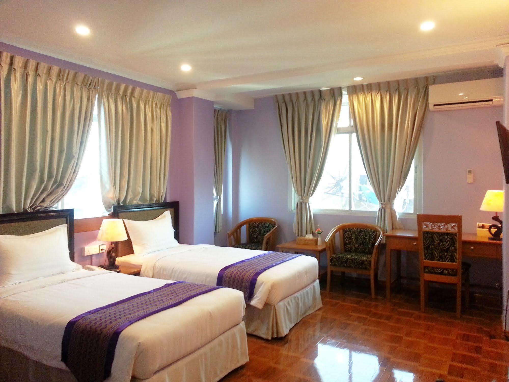 Grand Laurel Hotel Янгон Екстер'єр фото