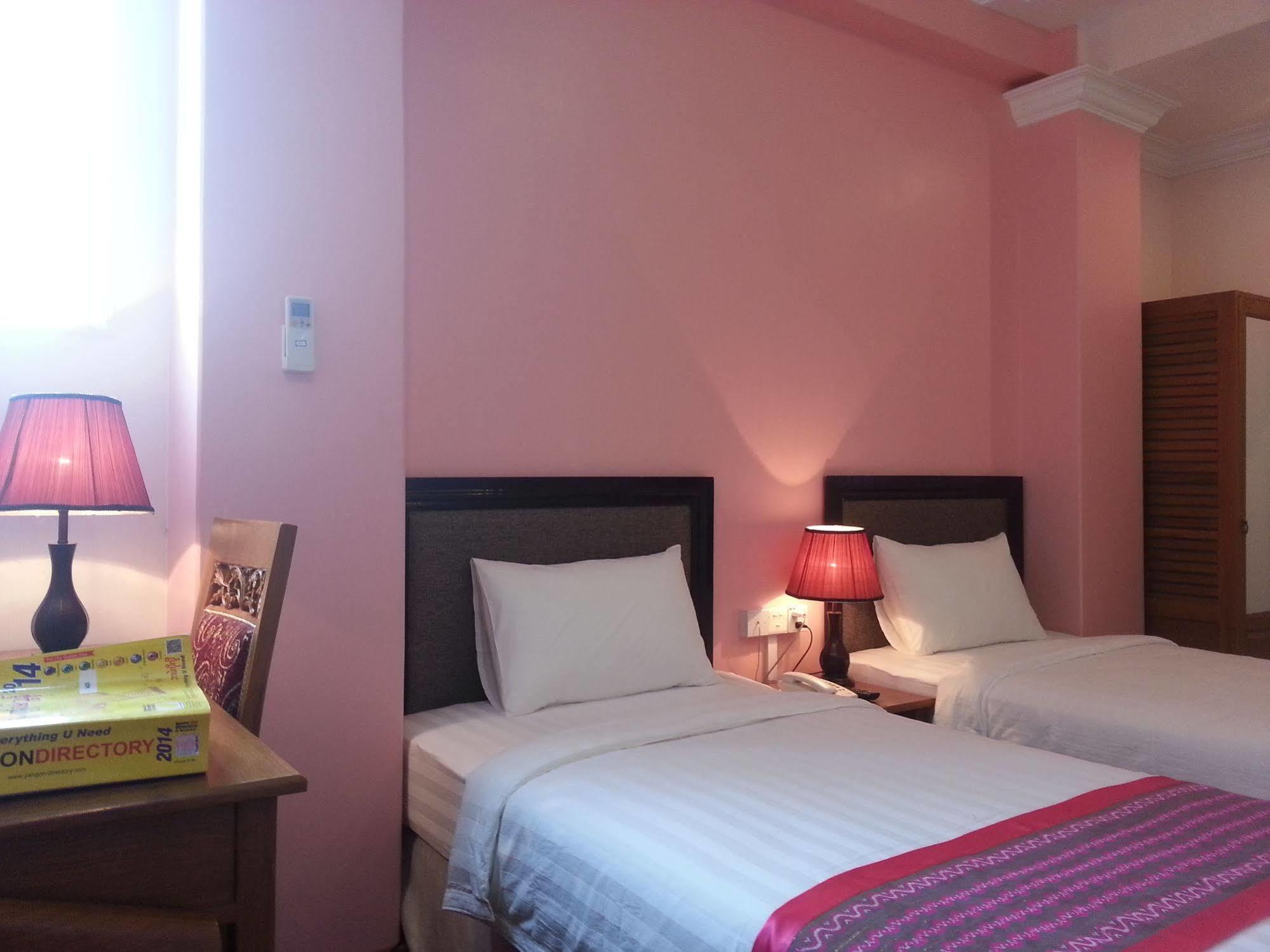 Grand Laurel Hotel Янгон Екстер'єр фото