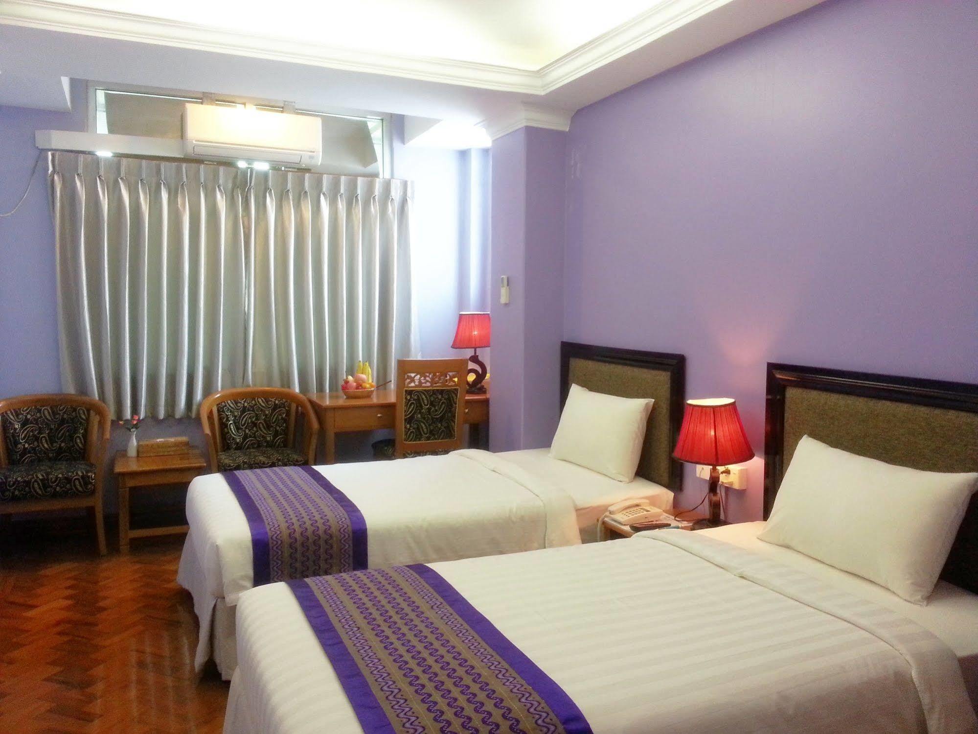 Grand Laurel Hotel Янгон Екстер'єр фото