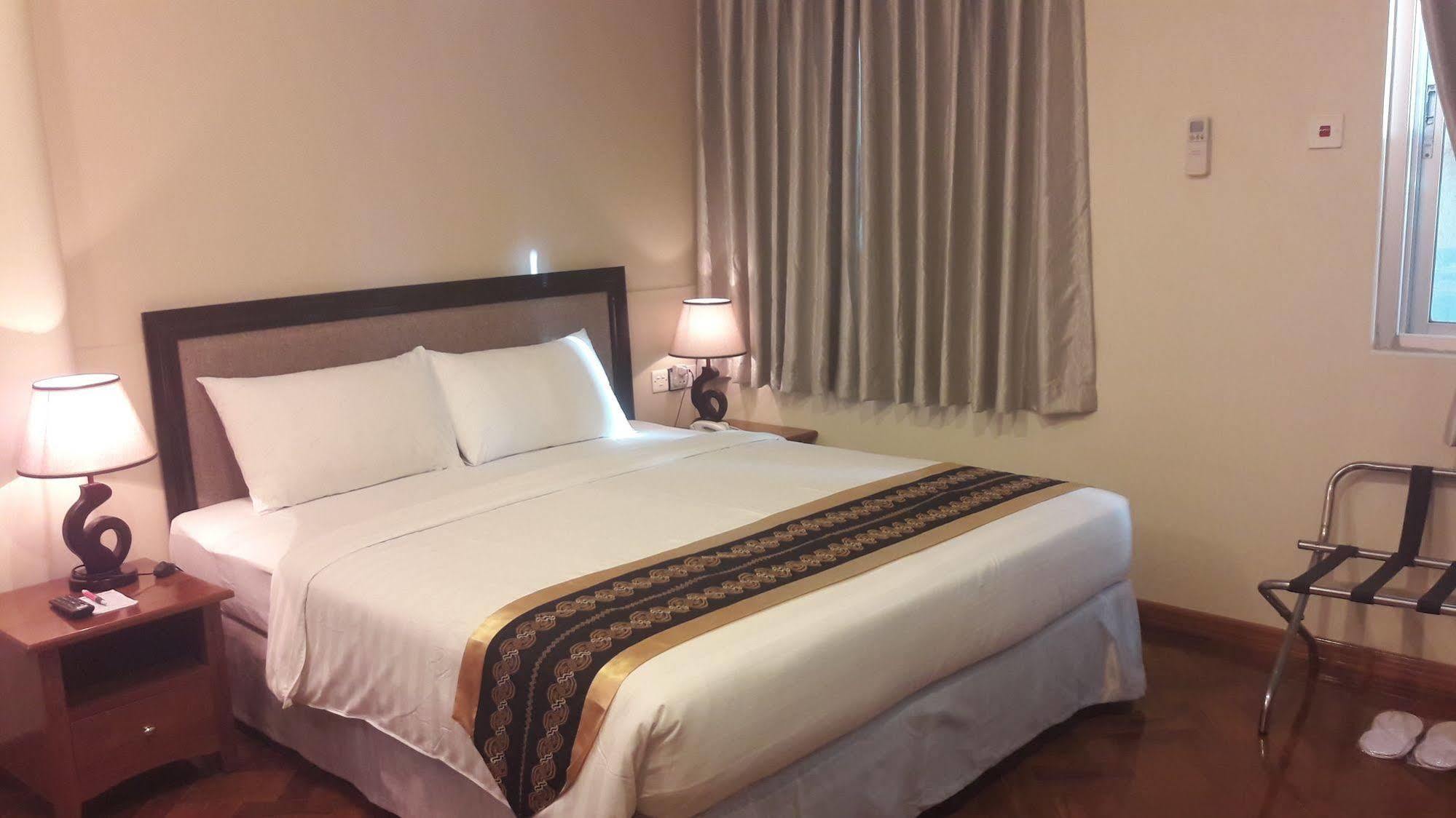 Grand Laurel Hotel Янгон Екстер'єр фото
