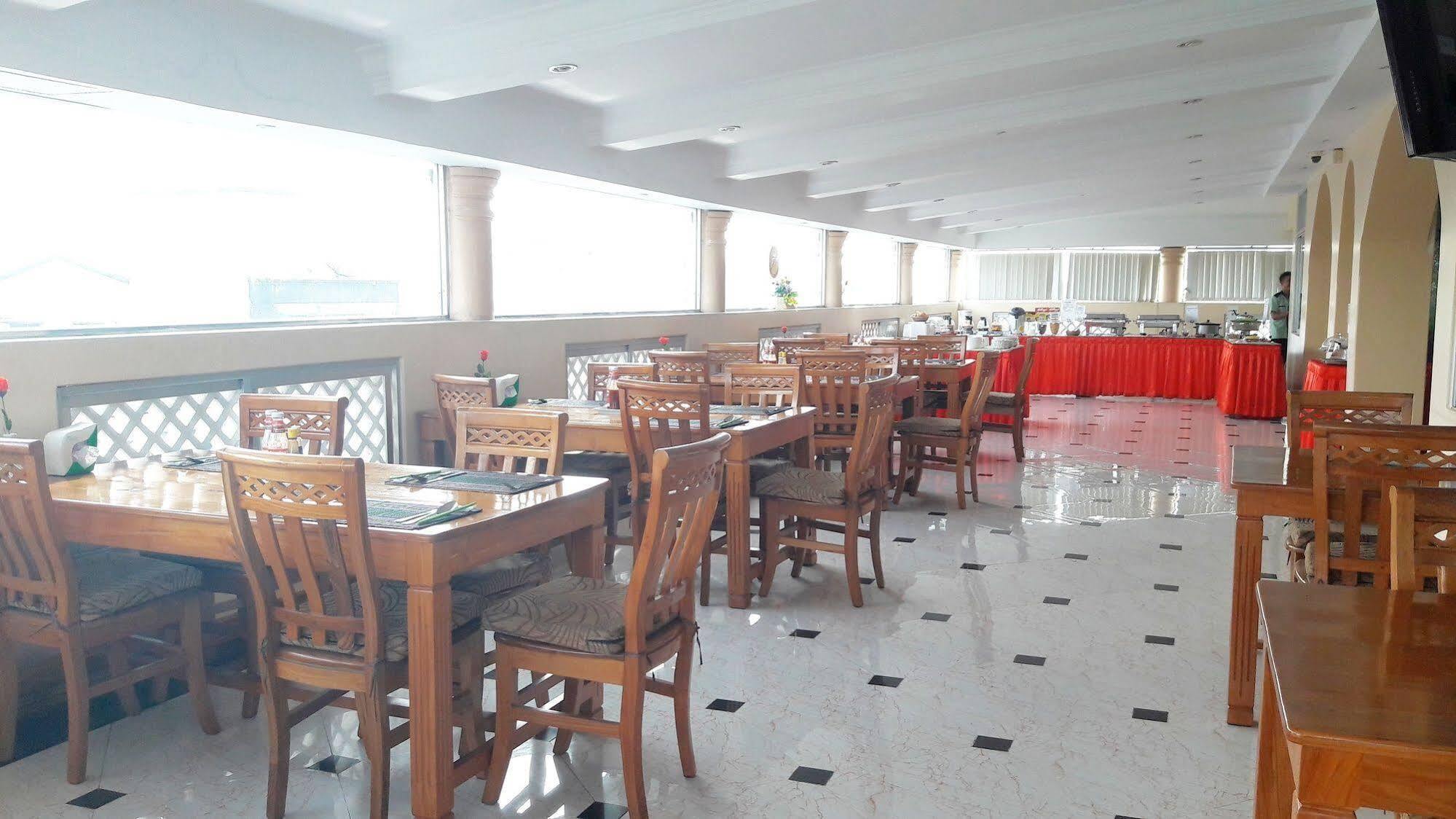 Grand Laurel Hotel Янгон Екстер'єр фото